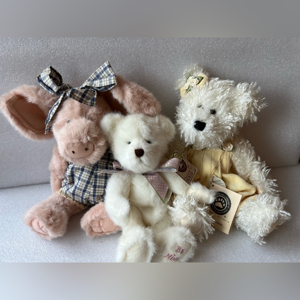 Boyd’s Bears lot of 3 bears and friends